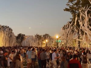 Auburn beats Georgia as Auburn snow covers Toomer’s Corner after the 27–24 victory